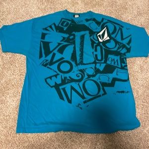 Retro Volcom mid 2000s XL shirt